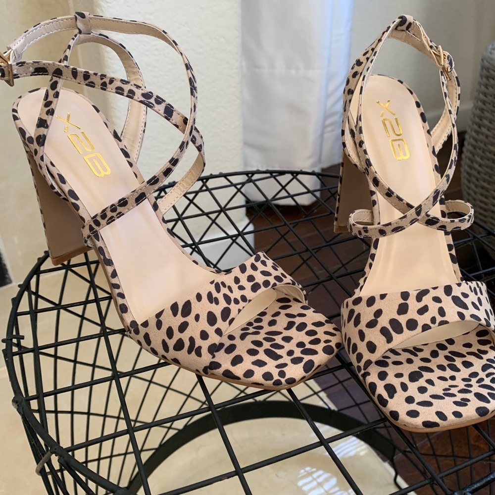 BASIC CRISS-CROSS THIN BLOCK HEELS. Size 8.5 6.5  choose your size.